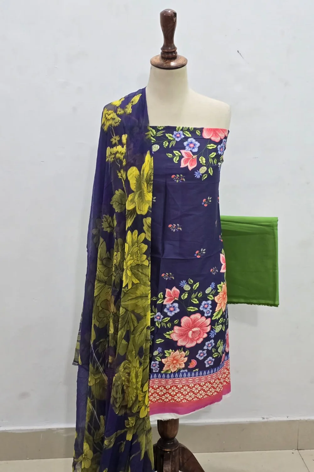 Sapphire Unstitched Printed Lawn 3pc