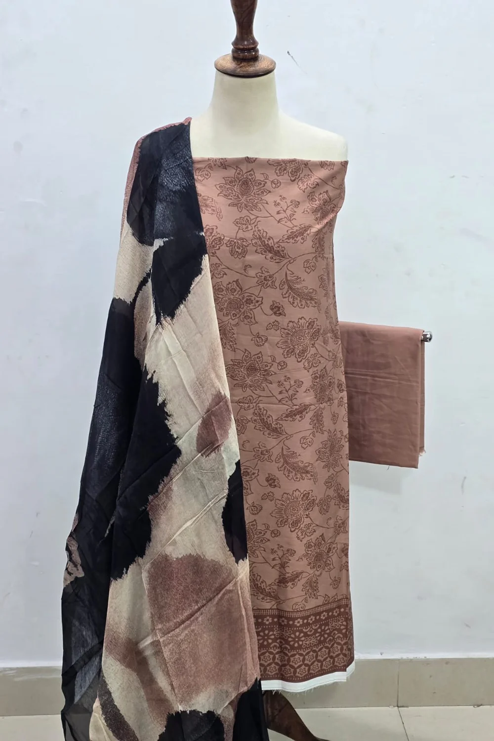 Sapphire Unstitched Printed Lawn 3pc (Copy)